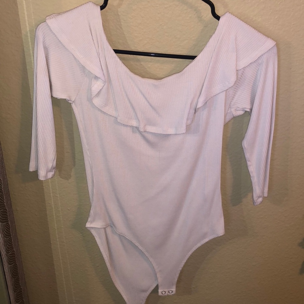 cute off the shoulder bodysuit!